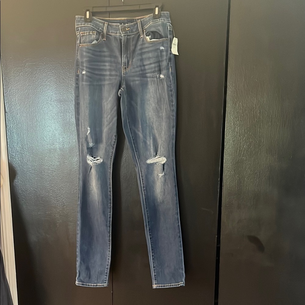 Women’s blue distressed jeans NWT